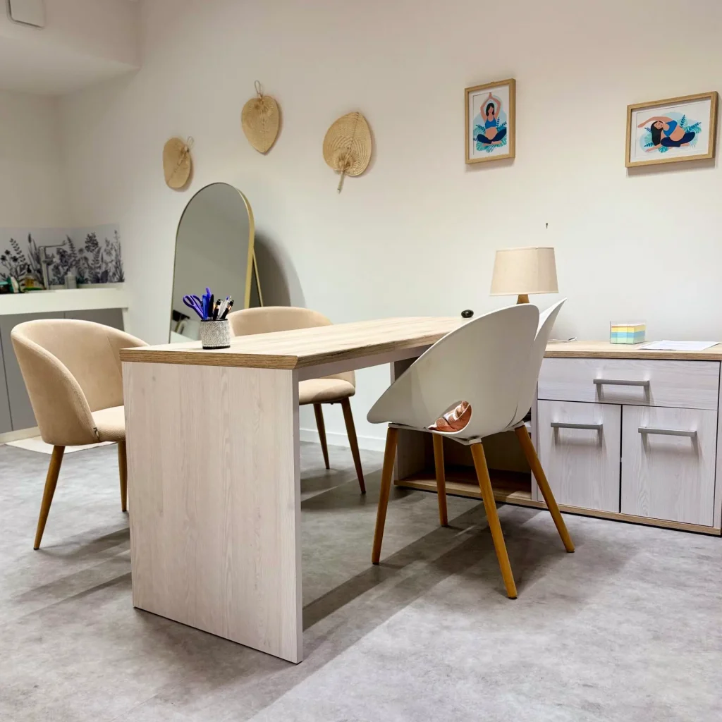 Photo du cabinet montrant le bureau